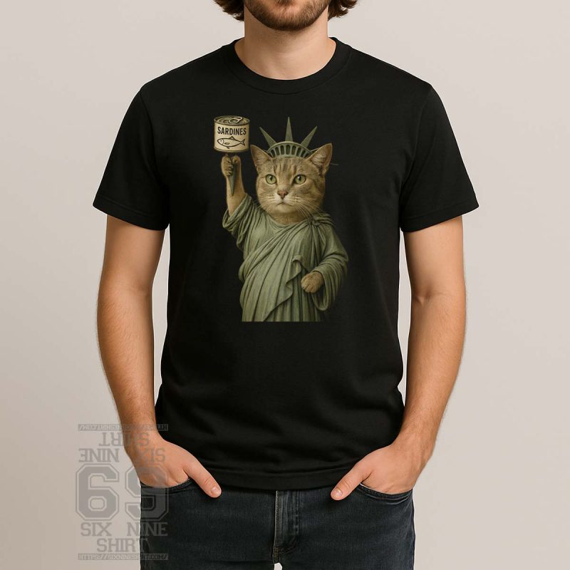Statue of Liberty Cat Holding Sardines Can Not torch T-Shirt